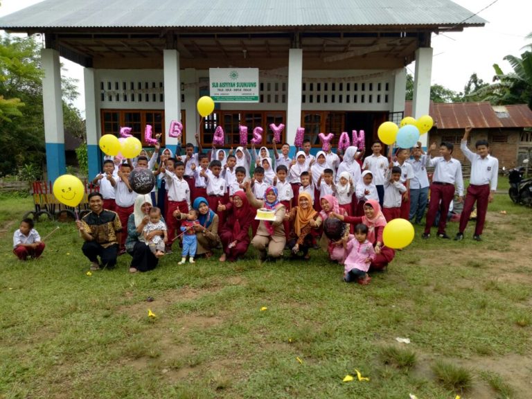 siswa dan guru SLB Aisyiyah Sijunjung